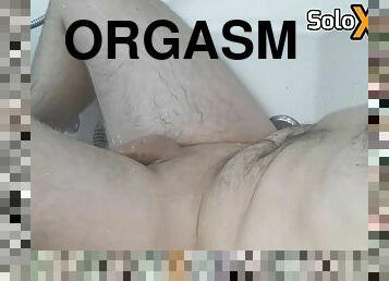 Great hands-free orgasm under the water jet - SoloXman