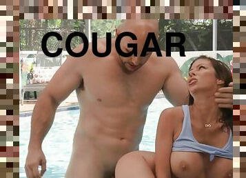 Bald-headed dude bangs nymphomaniac cougar by the pool