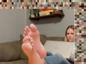 Milf Feet Worship! Sexy MoM Feet! - I let him jerk off to my feet for the test answers!