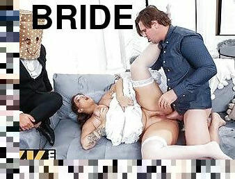 BRIDE4K. Bride spreads her legs in front of the wedding manager for some help