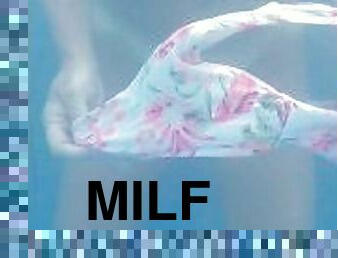 Milf Loses Bikini in Party Pool in Cancun