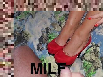 Nymphomaniac MILF in red stilettos gets cum on her shoe
