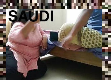 Saudi beautiful was teaching her stepson when stepson fuck stepmom without reading