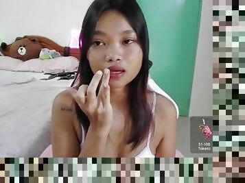 Skinny Thai Girl accept suck challenge