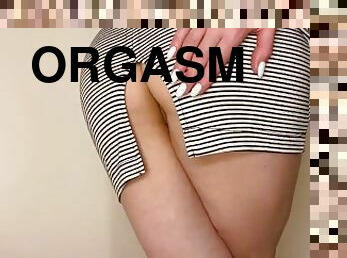 I lift my mini skirt up to rub my horny pussy and get orgasm. Up skirt no panties