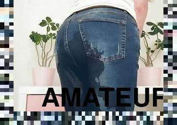 Lumi Wets her Jeans