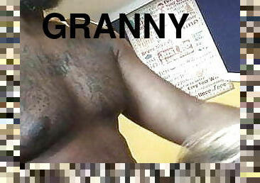 Ohio granny gums on dick