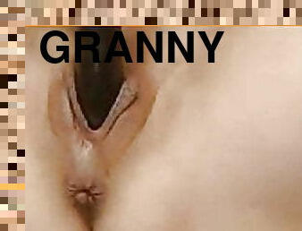 Granny big pussy lips fuck toy 