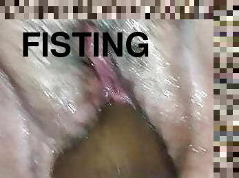 BBW squirting from fingering and fisting!
