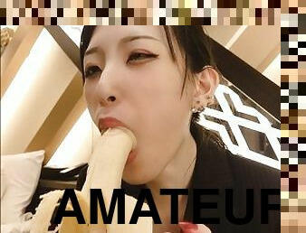 Je mettre ce prservatif sur cette banane avec ma bouche? Fellation (Pipe) et branlette japonaises.