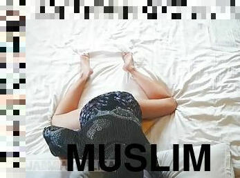 Bare feet Muslim wife in hijab masturbates with pink vibrator in Abudhabi