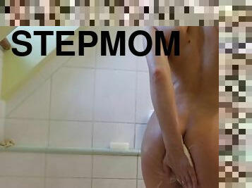 We closed with a stepmom in the shower and she shaves her pussy in front of me.