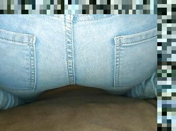 Full bladder vs. jeans in peed bed