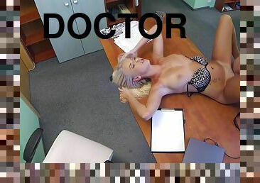 Karol Lilien's hospital visit turns into pasionate sex on the desk