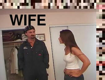 Naughty housewife seduces a plumber for a quick drilling game