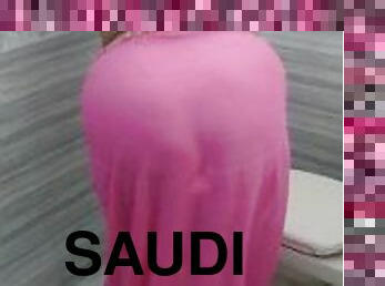 Saudi beautiful BBW sexy stepmom seduces stepson by swinging her big ass