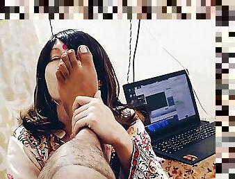I Love to be your foot licking slave master.