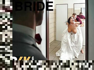 BRIDE4K. Locked WC Adventure