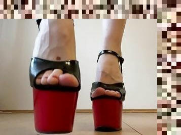 stopala-feet, fetiš, dominacija, visoke-potpetice, noge
