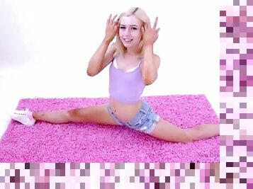 Blonde Teen fucked, eats CUM from Dad at cheerleading audition