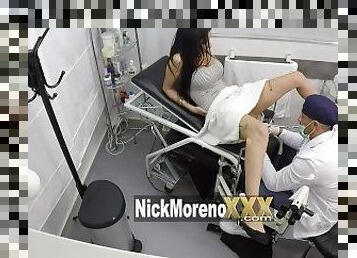Gynecologist fucks this milf in its clinic