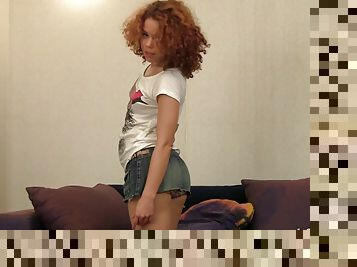 Curly-haired Roza always makes those flexible solo shows!