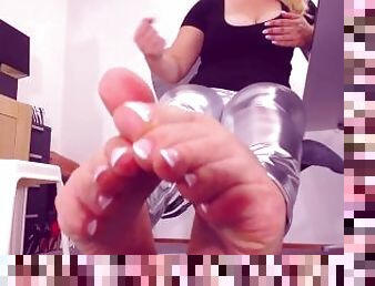 French pedicured toes JOI, wrinkled soles, cum on Milf naked feet - cum countdown, foot worship POV