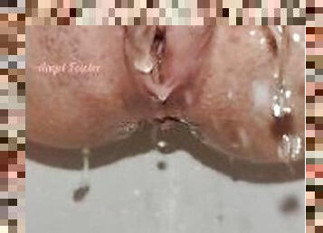 Find out how women piss. Macro Slow Motion Pee Hole view