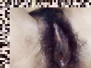Who Wants my Pussy ? its so wet please eat it