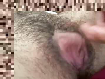 Masturbating and remembering how the pussies squeeze my head
