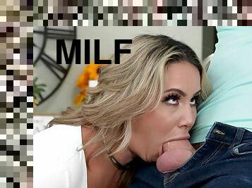 Premium blonde mom and her stepdaughter devour cock in home FFM romance